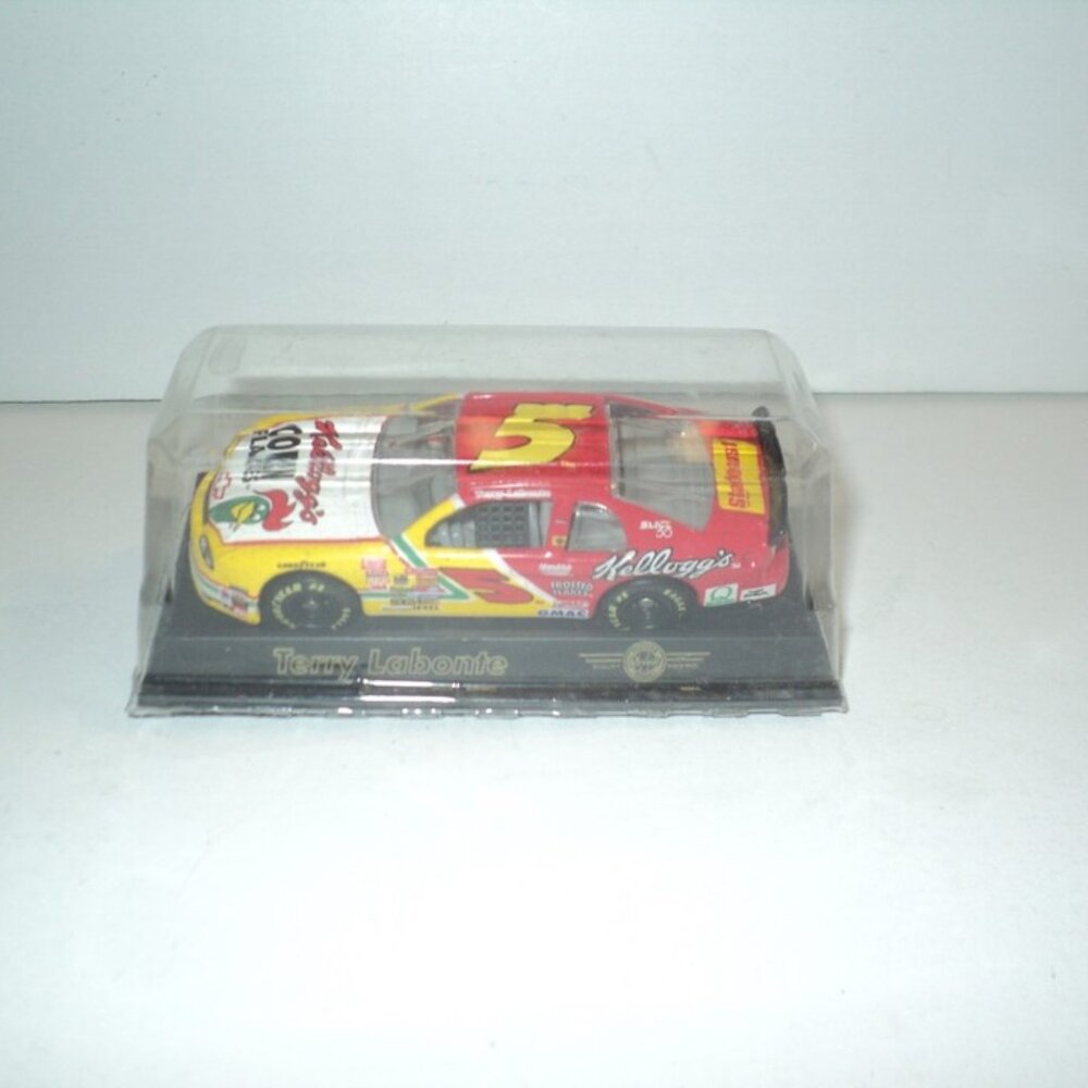 Kelloggs Corn Flakes NASCAR Race Car Revell 1:64 Diecast #5 Terry Labonte 1995